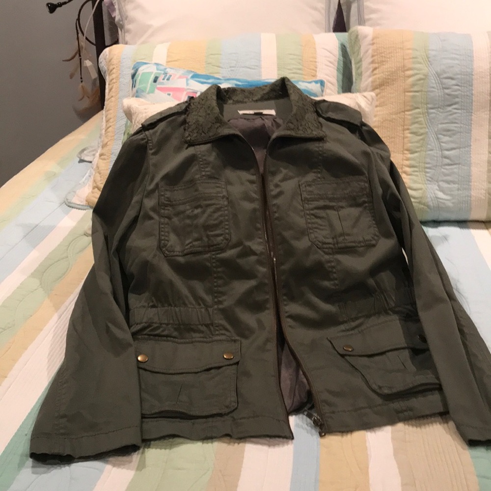 OLIVE GREEN MILITARY STYLE JACKET